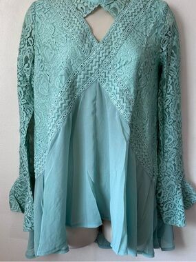 Women's Lace & Chiffon Split-Front Top in Aqua